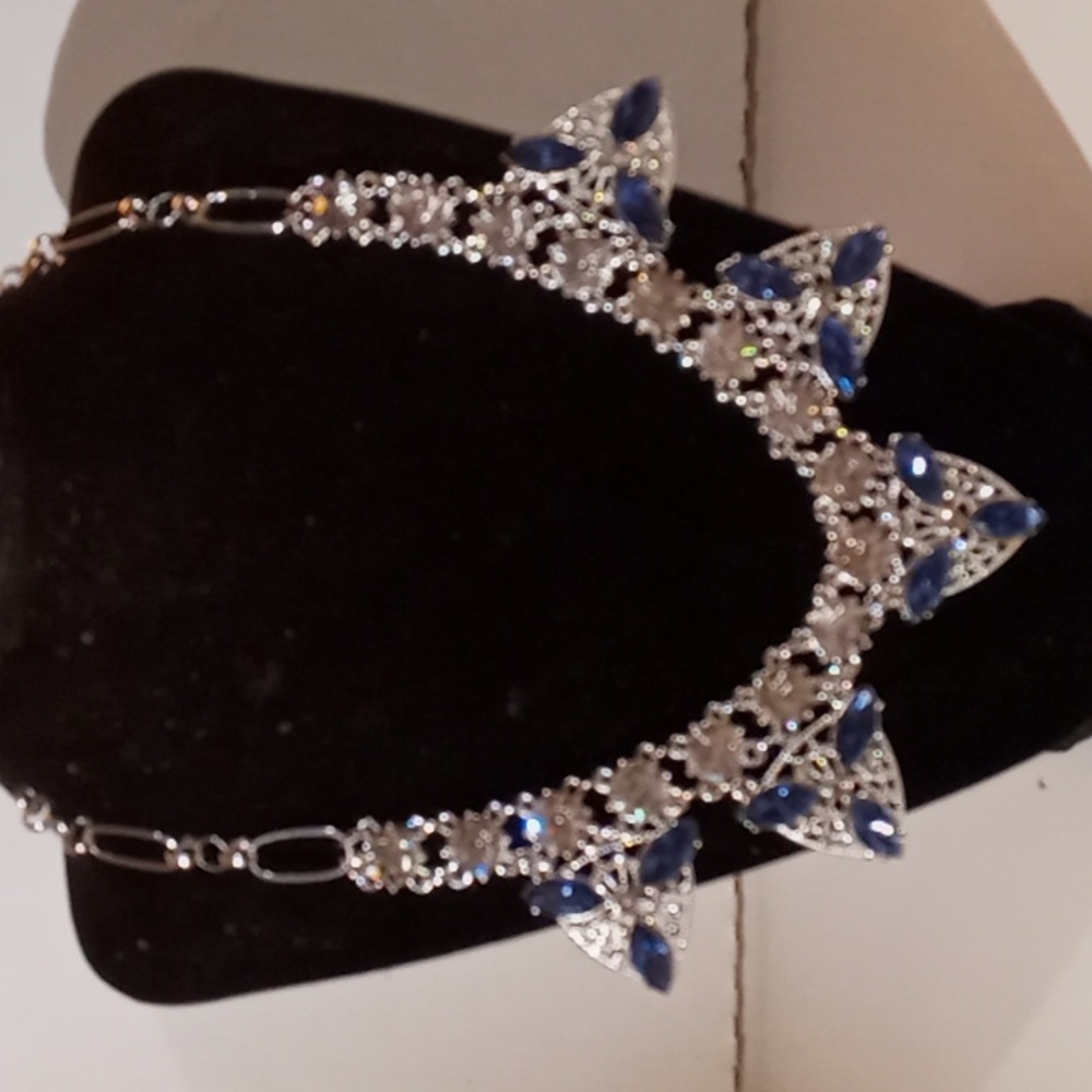 Blue Saphire Rhinestones sparkling necklace